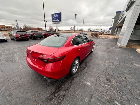 Used 2021 Alfa Romeo Giulia Sprint w/ Sun & Sound Package image 2