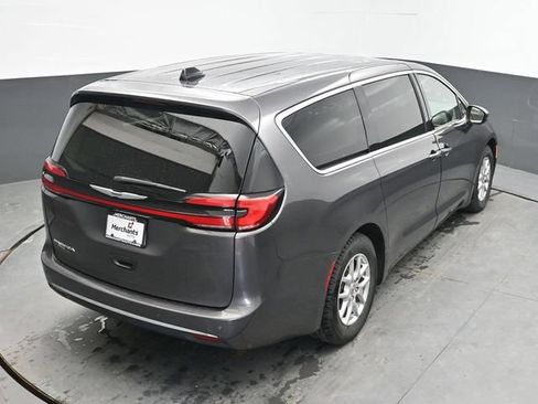 Used 2023 Chrysler Pacifica Touring-L FWD image 32