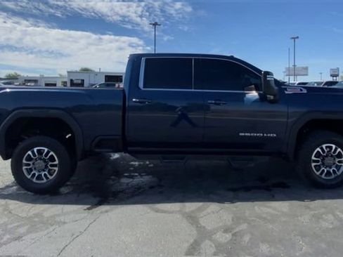 Used 2022 GMC Sierra 3500 SLE w/ SLE Value Package AWD/4WD image 9