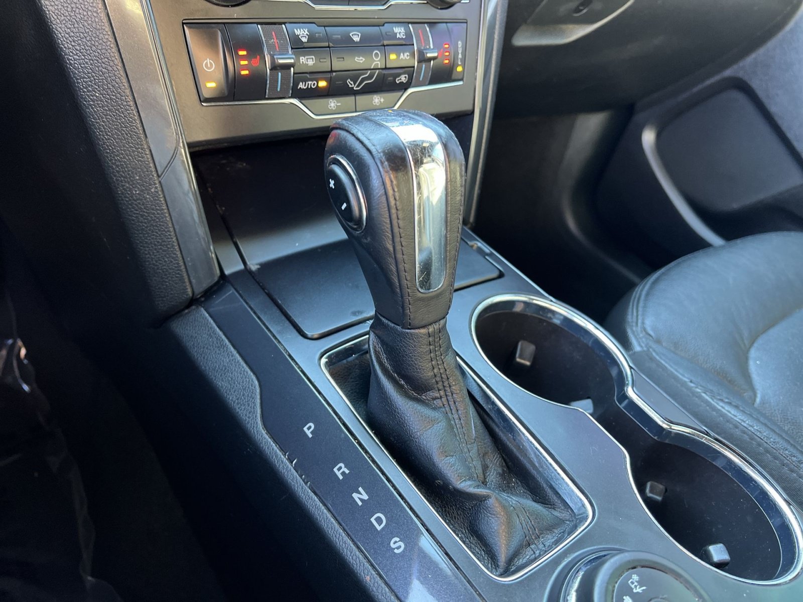 Used 2018 Ford Explorer XLT w/ Equipment Group 202A AWD/4WD image 29