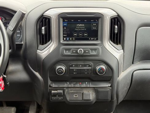 Used 2019 Chevrolet Silverado 1500 Custom Trail Boss w/ Custom Convenience Package AWD/4WD image 17