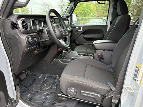 Used 2023 Jeep Wrangler Unlimited Rubicon 4xe w/ Cold Weather Group AWD/4WD image 12