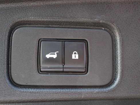 Used 2025 Nissan Pathfinder SV AWD/4WD image 60