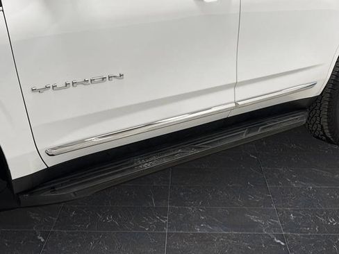 Used 2022 GMC Yukon SLT w/ SLT Premium Package image 39