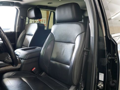 Used 2019 Chevrolet Tahoe LT w/ Luxury Package AWD/4WD image 25
