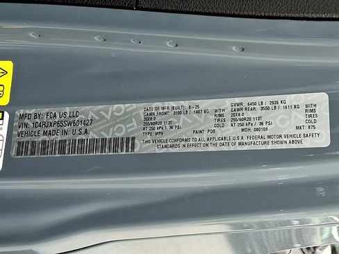 Used 2025 Jeep Wrangler Unlimited Sahara image 27