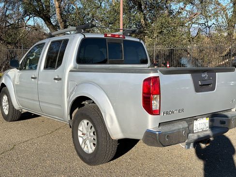 Used 2014 Nissan Frontier SV image 7