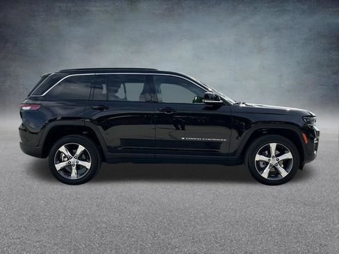 Certified 2025 Jeep Grand Cherokee Limited w/ Trailer Tow Package AWD/4WD image 4