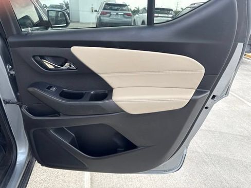 Used 2023 Chevrolet Traverse LS FWD image 15