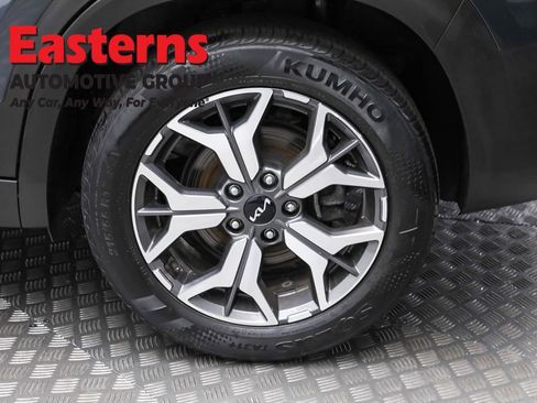 Used 2023 Kia Seltos EX image 8