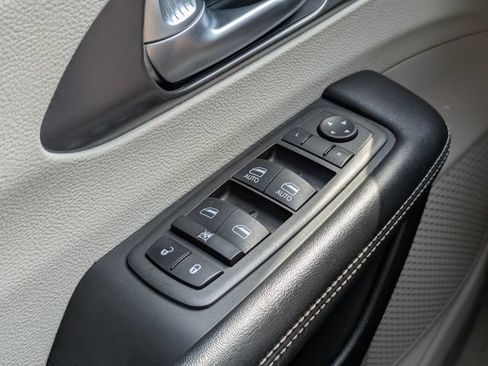Used 2024 Chrysler Pacifica Limited FWD image 26
