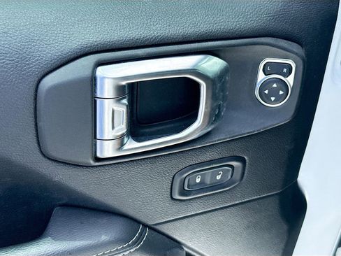 Used 2022 Jeep Wrangler Unlimited Sahara w/ Cold Weather Group AWD/4WD image 19