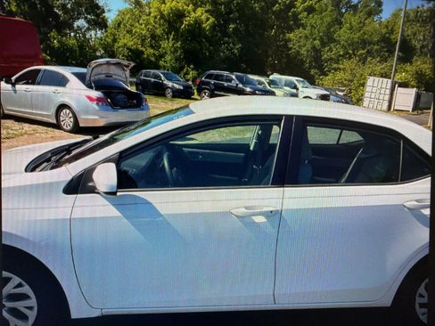 Used 2018 Toyota Corolla LE FWD image 8
