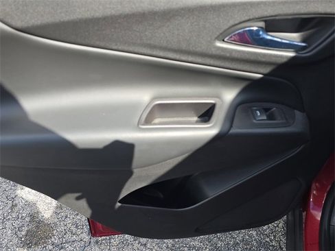 Used 2018 Chevrolet Equinox LT image 11