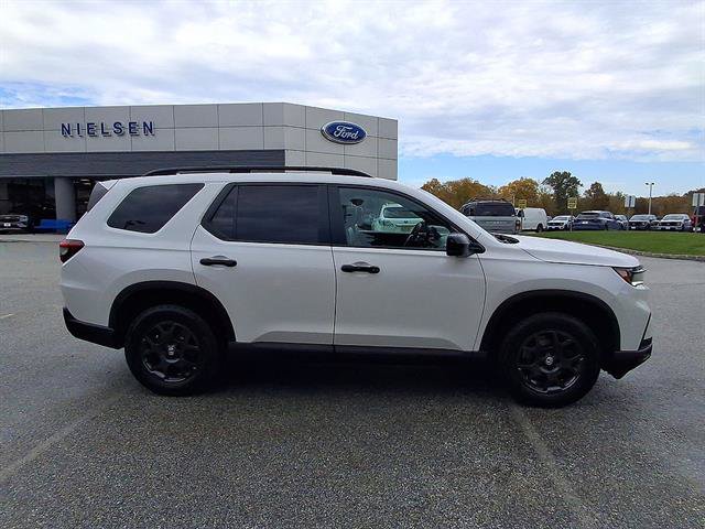 Used 2025 Honda Pilot TrailSport image 26