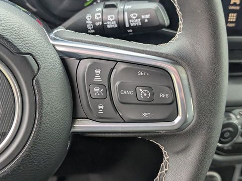 Used 2025 Jeep Wrangler Unlimited Sahara image 33