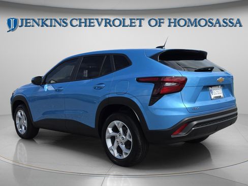 New 2026 Chevrolet Trax LS w/ LS Convenience Package FWD image 6