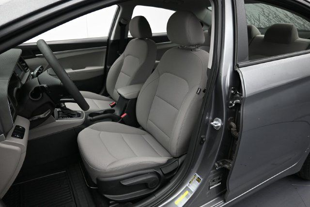 Used 2019 Hyundai Elantra SE FWD image 11