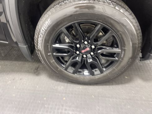 Used 2024 GMC Sierra 1500 Elevation image 28