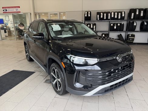 New 2026 Volkswagen Tiguan SE image 3