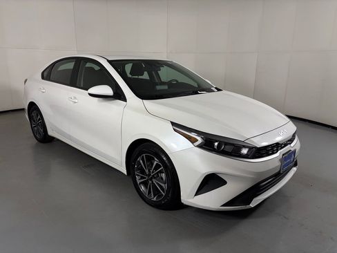 Used 2024 Kia Forte LXS image 2