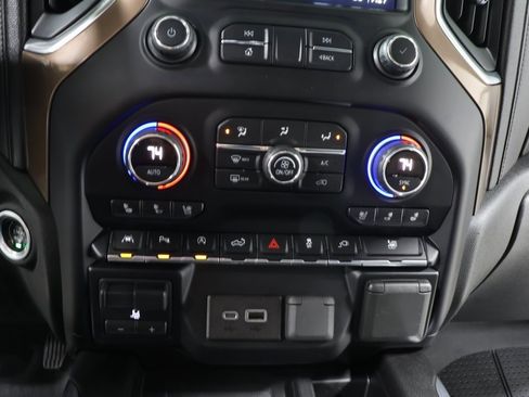 Used 2019 Chevrolet Silverado 1500 High Country image 11