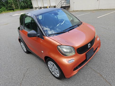 Used 2016 smart fortwo pure RWD image 21
