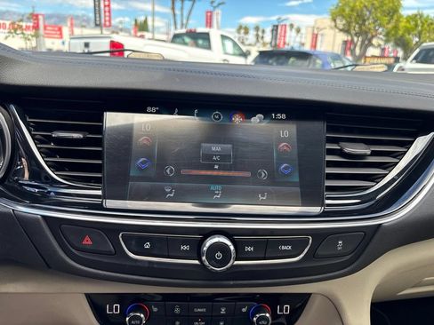 Used 2018 Buick Regal Essence w/ Driver Confidence Package #1 AWD/4WD image 29