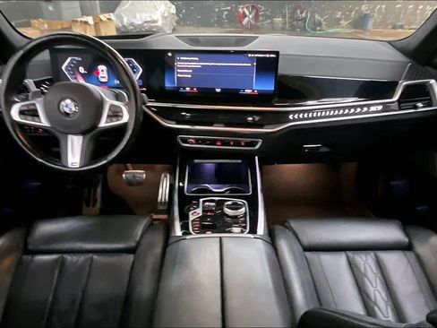 Used 2023 BMW X7 xDrive40i w/ M Sport Package image 17