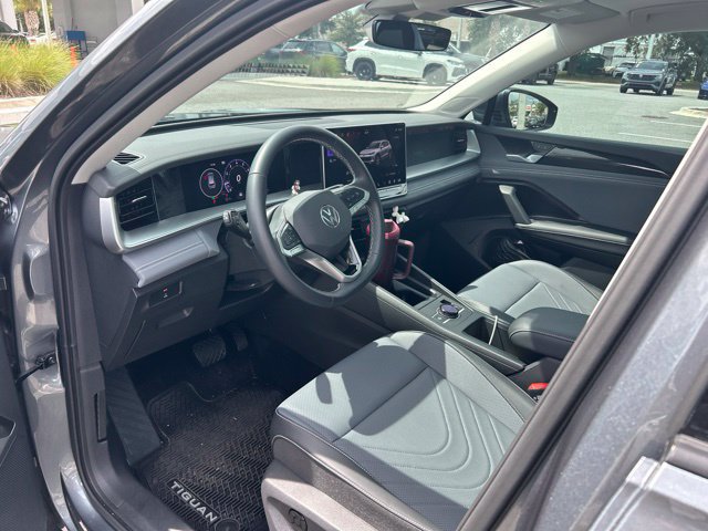 Certified 2026 Volkswagen Tiguan SE w/ Panoramic Sunroof Package FWD image 10