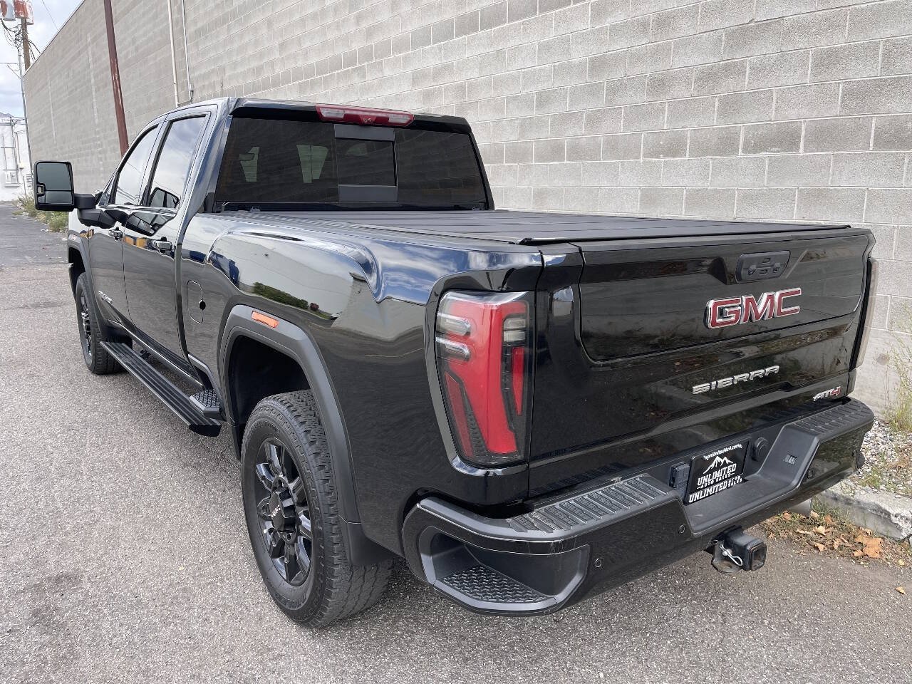 Used 2024 GMC Sierra 3500 AT4 w/ AT4 Premium Plus Package AWD/4WD image 3
