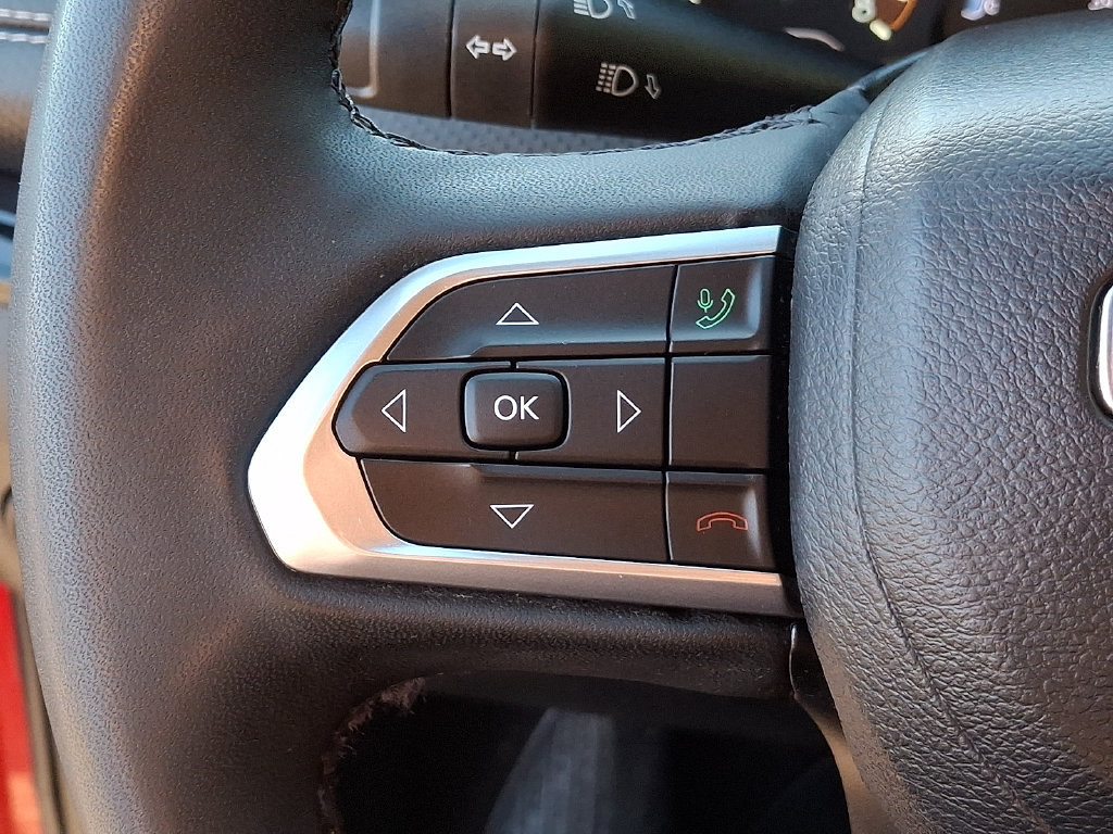 Used 2023 Jeep Compass Latitude w/ Sun and Sound Group AWD/4WD image 21