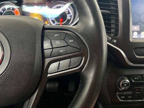 Used 2019 Jeep Cherokee Trailhawk AWD/4WD image 61