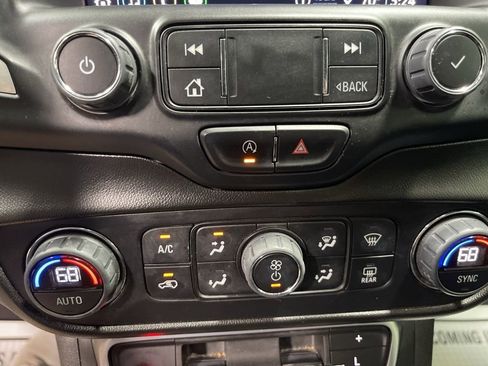 Used 2022 GMC Terrain SLT FWD image 35