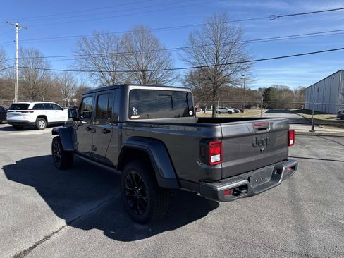 Certified 2024 Jeep Gladiator Sport image 3