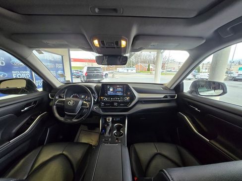 Used 2022 Toyota Highlander XLE image 28