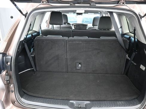 Used 2019 Toyota Highlander LE FWD image 38