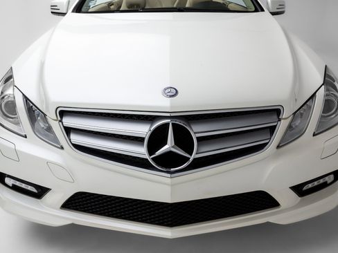 Used 2011 Mercedes-Benz E 550 Cabriolet image 30