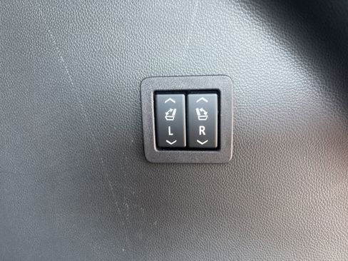 Used 2021 Buick Enclave Premium w/ Sun and Sites Package AWD/4WD image 33