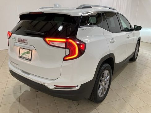 Used 2024 GMC Terrain SLT image 5