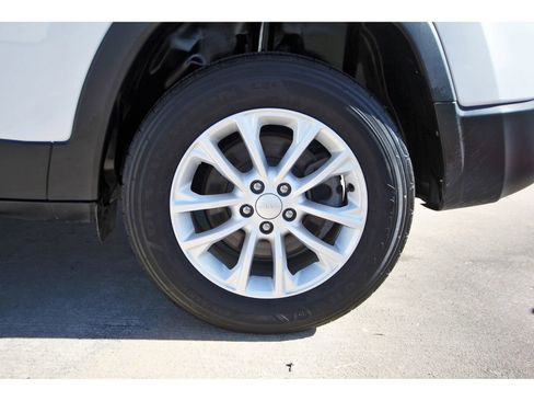 Used 2022 Jeep Cherokee Latitude Lux w/ Sun & Sound Group image 31