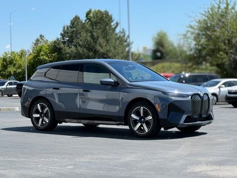 Used 2023 BMW iX xDrive50 w/ Sport Package AWD/4WD image 3