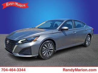Used 2023 Nissan Altima 2.5 SV FWD video 1