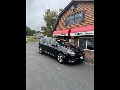 Used 2018 Chrysler Pacifica Limited w/ Advanced Safetytec Group