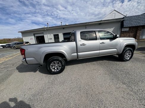 Used 2016 Toyota Tacoma SR5 w/ SR5 Appearance Package (SN) image 7