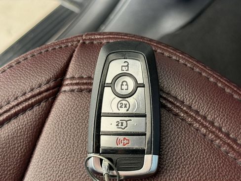 Used 2024 Ford Expedition Limited RWD image 28