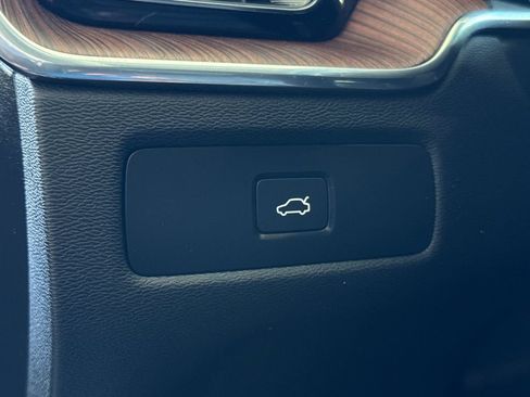 Certified 2023 Volvo XC60 B5 Ultimate AWD/4WD image 28