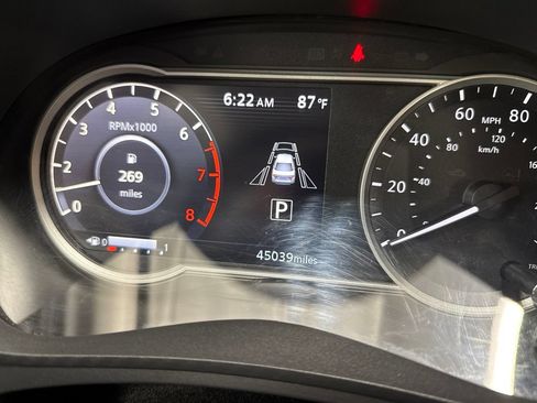 Used 2025 Nissan Versa SV FWD image 29