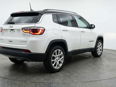 Used 2025 Jeep Compass Limited AWD/4WD image 9
