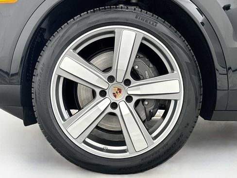 Certified 2025 Porsche Cayenne image 32